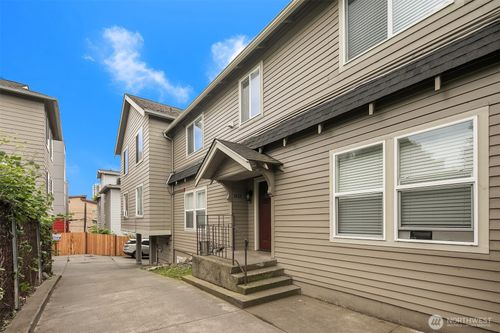 4218 Pasadena Pl Ne, Seattle, WA, 98105-6022 | Card Image