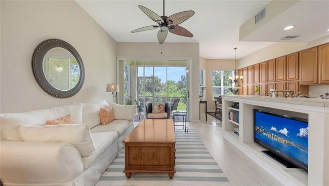 301B2 - 301 Ravinia Cir, Condo with 3 bedrooms, 2 bathrooms and null parking in VENICE FL | Image 4