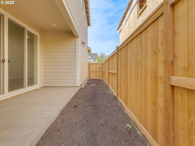 8431 Se Blanton St, House attached with 3 bedrooms, 3 bathrooms and 2 parking in Hillsboro OR | Image 24