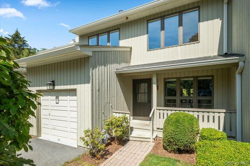 8 Ryewood Farm Dr, Mamaroneck, NY, 10543-3843 | Card Image