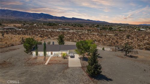 11574 Silver Rock Rd, Pinon Hills, CA, 92372 | Card Image