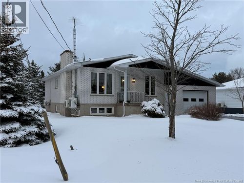 4330 Rue Beauregard, Tracadie-Sheila, NB, E1X1C4 | Card Image
