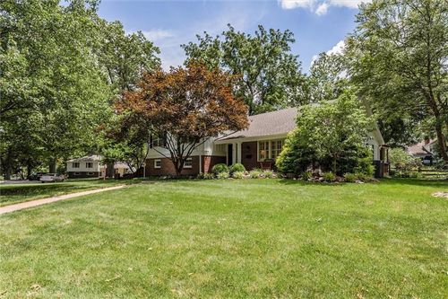 8217 Dearborn Dr, Prairie Village, KS, 66208-4830 | Card Image
