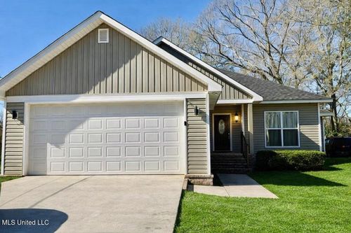 102 Smith St, Petal, MS, 39465-2851 | Card Image