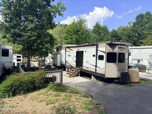 4229 Parkway, Gatlinburg, TN, 37738-6427 | Card Image