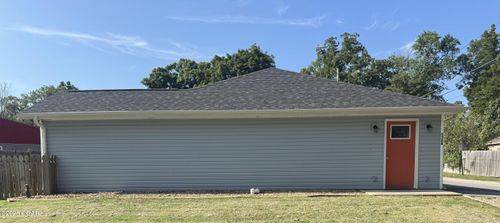 112 E 11th St, Carthage, MO, 64836-2373 | Card Image