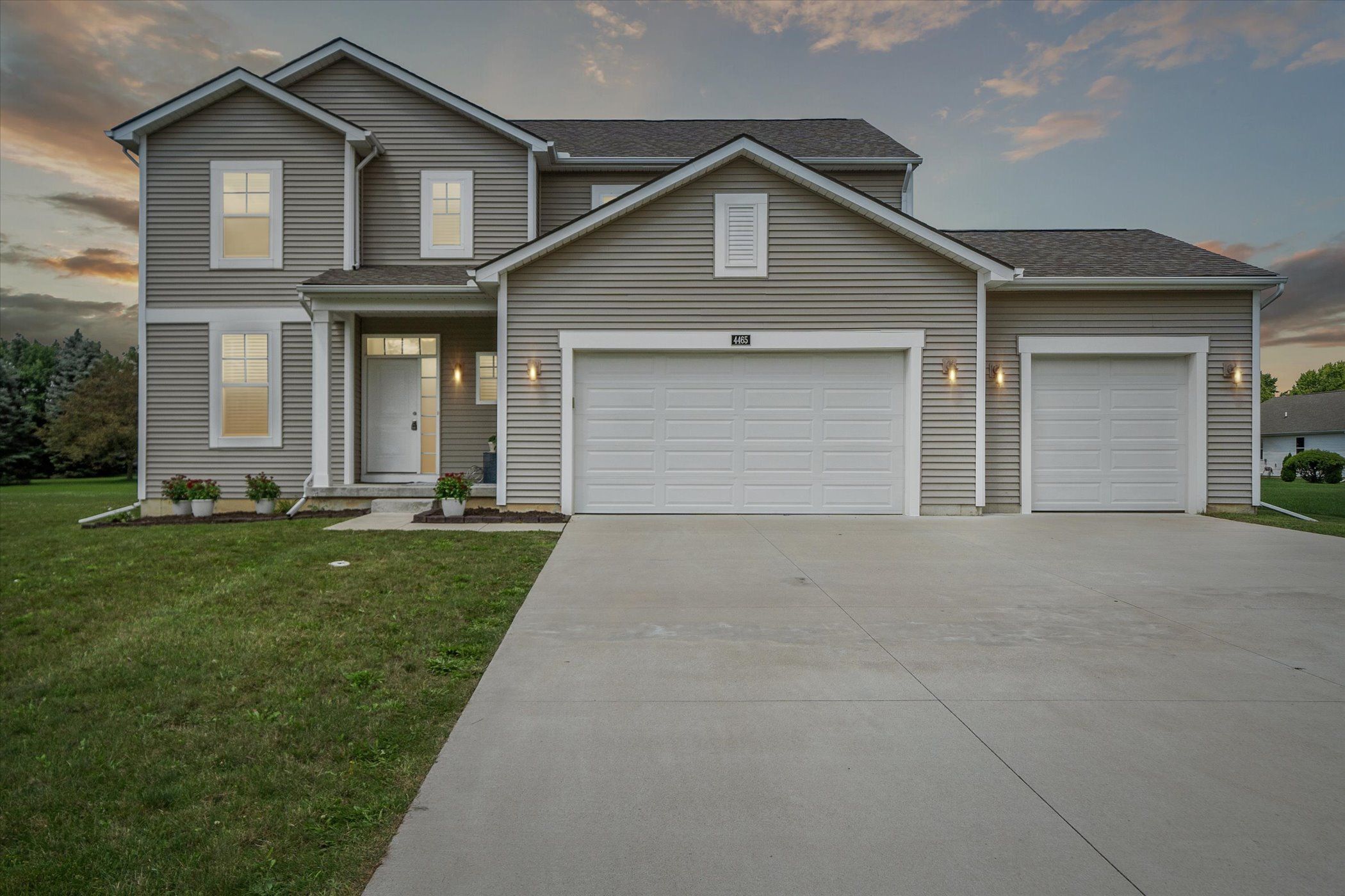Daniel Dr, Grand Blanc, MI 48439 #1