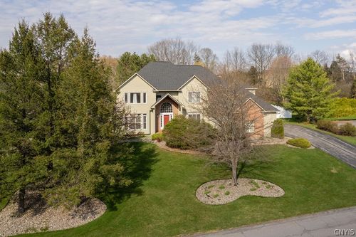 8454 Prestwick Dr, Manlius, NY, 13104-9496 | Card Image