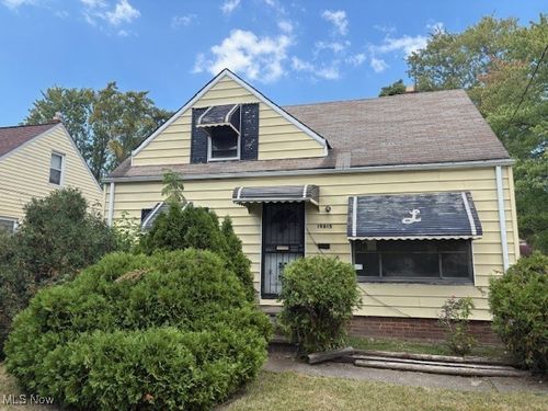 19615 Harvard Ave, Warrensville Heights, OH, 44122-6822 | Card Image