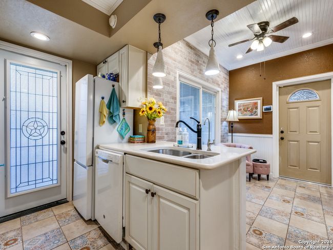 APT-7 - 7123 Thrush View Ln, Condo with 2 bedrooms, 2 bathrooms and null parking in San Antonio TX | Image 14