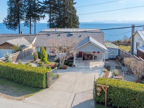 7607 Eureka Pl, Halfmoon Bay, BC, V7Z1A1 | Card Image