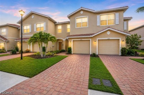 2935 Citrus St, NAPLES, FL, 34120-5715 | Card Image