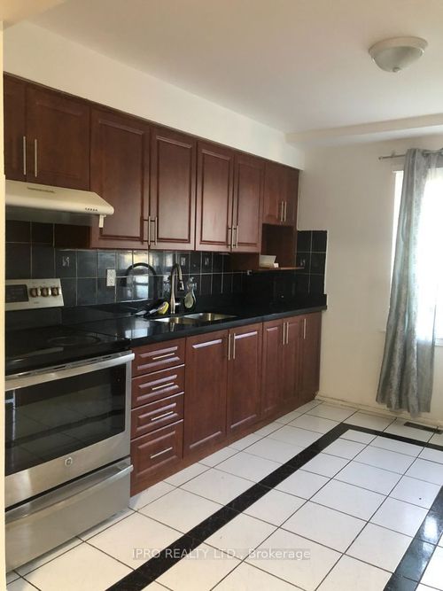 upper-47 Horseley Hill Dr, Scarborough, ON, M1B1W4 | Card Image