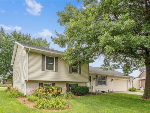 41 Williams Cir, Hills, IA, 52235-7760 | Card Image
