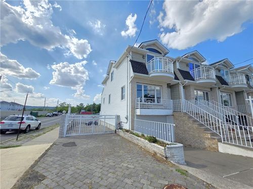 799 Father Capodanno Blvd, Staten Island, NY, 10305-4136 | Card Image