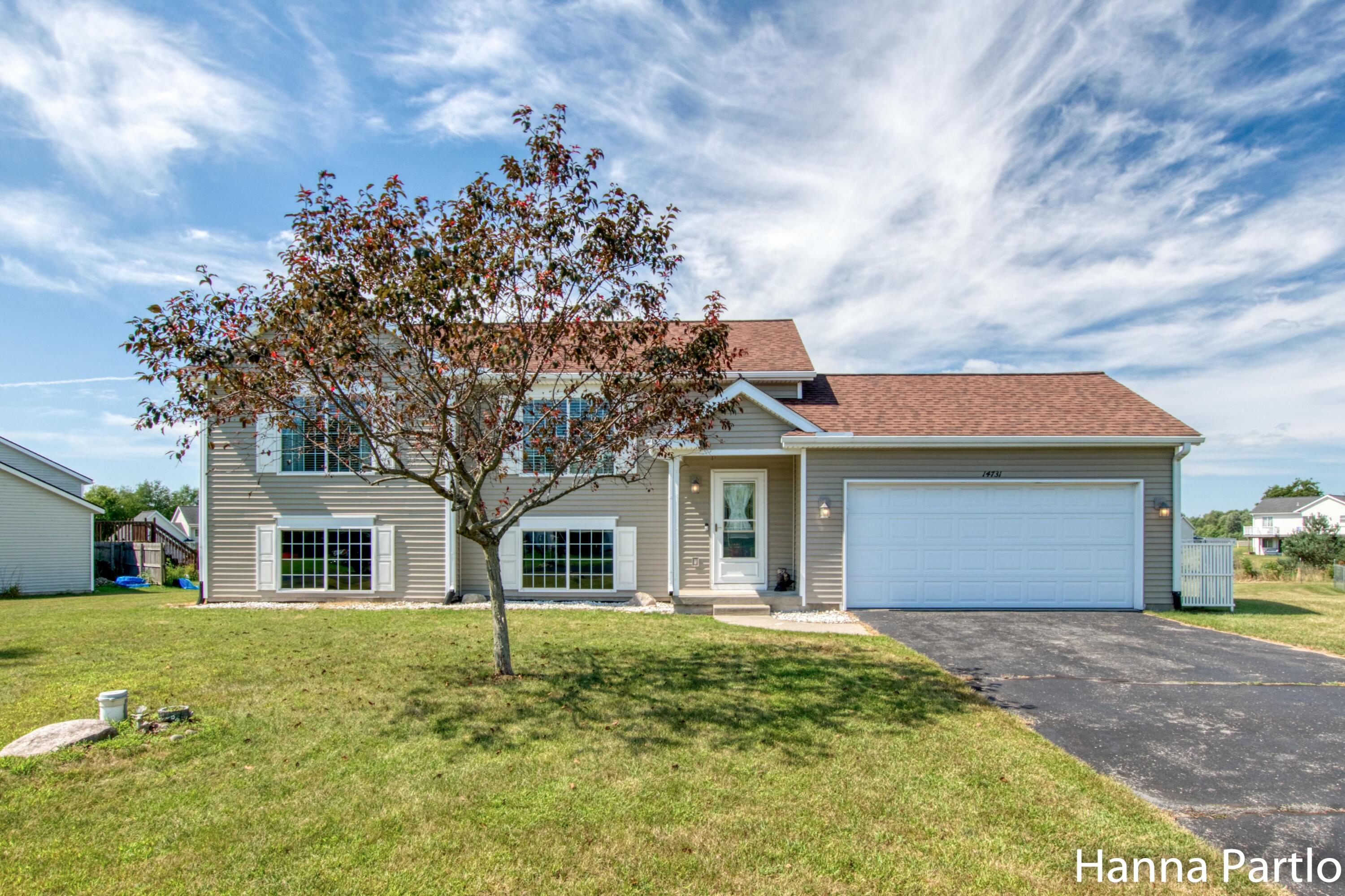 Field Ct, Cedar Springs, MI 49319