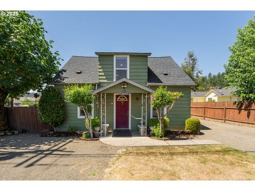 261 Pine St, Sutherlin, OR, 97479-9428 | Card Image