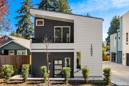 3-12002 20th Ave Ne, Seattle, WA, 98125-5130 | Card Image