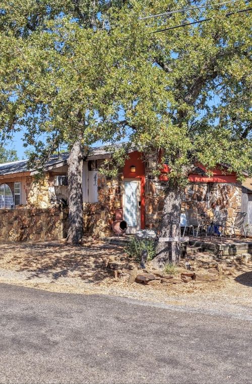 203 E Castleshoals Dr, Granite Shoals, TX, 78654-2127 | Card Image