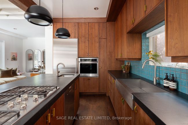 37 Gore Vale Ave, House other with 5 bedrooms, 5 bathrooms and 2 parking in Toronto ON | Image 8