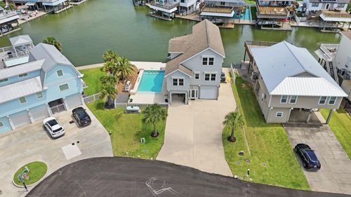 1315 Wahini St, Tiki Island, TX, 77554-6198 | Card Image