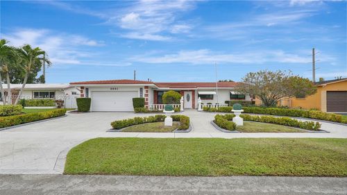 8661 Nw 24th Ct, Pembroke Pines, FL, 33024-3330 | Card Image