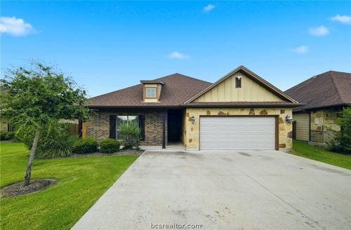 3105 Papa Bear Dr, College Station, TX, 77845-1405 | Card Image