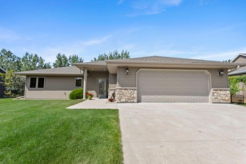 820 Willow Dr, Hutchinson, MN, 55350-2047 | Card Image