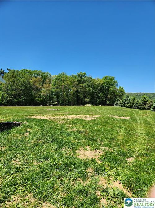 3961 Mountain Rd, Slatington, PA, 18080-3670 | Card Image