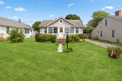 64 Point St, South Jamesport, NY, 11970-2031 | Card Image