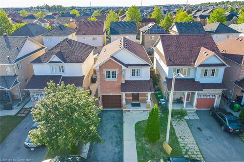 19 Earl Grey Cres, Brampton, ON, L7A2L3 | Card Image