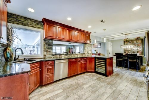 1 Demott Dr, Whitehouse Station, NJ, 08889-3539 | Card Image