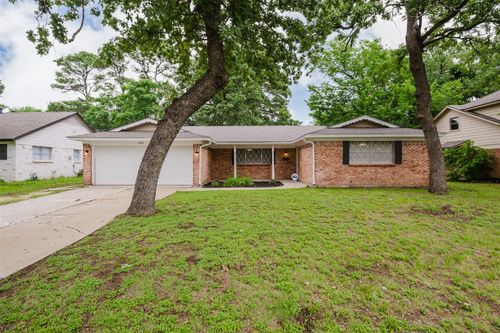 3605 Falcon Dr, Forest Hill, TX, 76119-7224 | Card Image