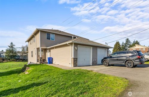 b-2905 11th St, Everett, WA, 98201-1590 | Card Image