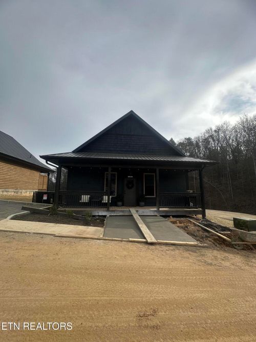 564 Warbonnet Way, Sevierville, TN, 37863 | Card Image