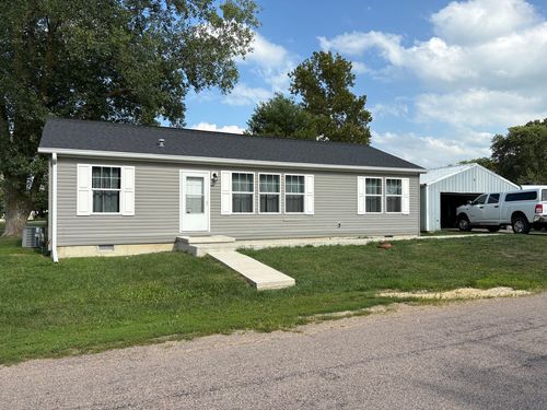 713 Lynn St, Hopedale, IL, 61747-6700 | Card Image