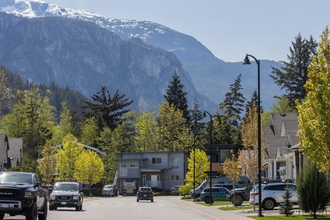 39253 Falcon Cres, House other with 3 bedrooms, 3 bathrooms and 3 parking in Squamish BC | Image 34
