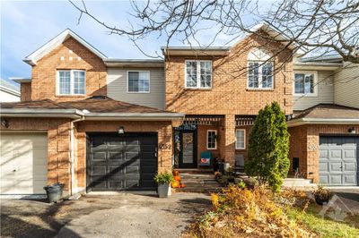 4352 Wildmint Sq, Townhouse with 3 bedrooms, 2 bathrooms and 3 parking in Gloucester ON | Image 1