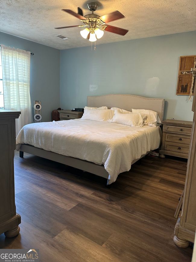 517 Pebble Point Dr, House other with 4 bedrooms, 2 bathrooms and null parking in Loganville GA | Image 4