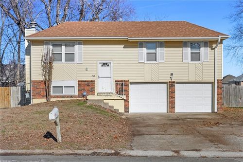 208 Manor Ln, Buckner, MO, 64016-9401 | Card Image