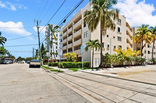 apt-201-7125 Bay Dr, Miami Beach, FL, 33141-5465 | Card Image
