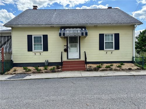 303 Highland Ln, Edgeworth, PA, 15143-1040 | Card Image