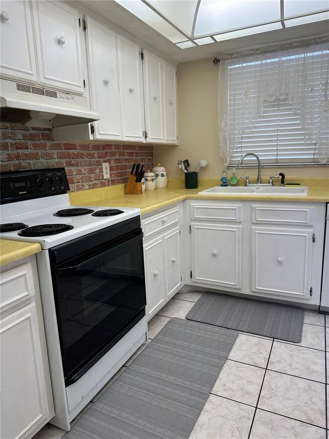 APT-307 - 102 Capri Isles Blvd, Condo with 2 bedrooms, 2 bathrooms and null parking in VENICE FL | Image 6