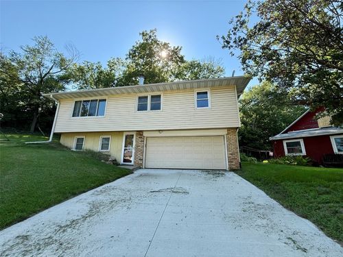 3104 Woodland Dr Sw, Cedar Rapids, IA, 52404-4539 | Card Image