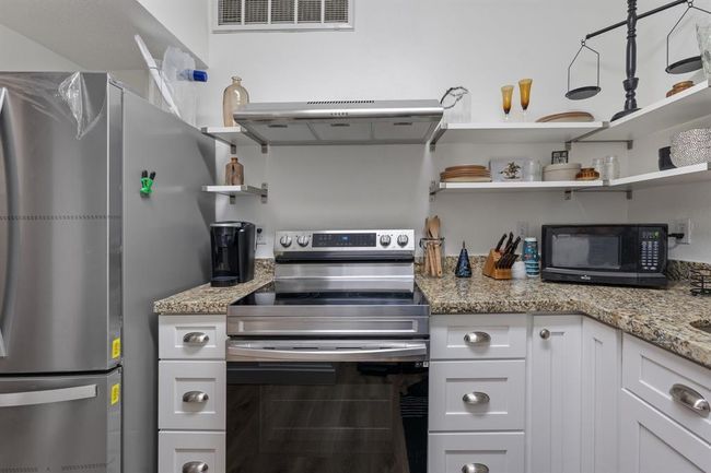 APT-422 - 2100 Tanglewilde St, Townhouse with 1 bedrooms, 1 bathrooms and 1 parking in Houston TX | Image 9