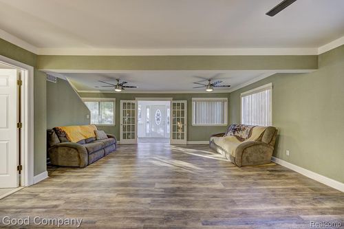 525 E Lewiston Ave, Ferndale, MI, 48220-1358 | Card Image