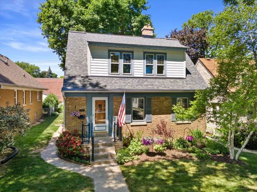 2641 N 75th St, Wauwatosa, WI, 53213-1105 | Card Image