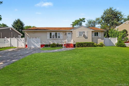 81 Ellery St, Brentwood, NY, 11717-2701 | Card Image