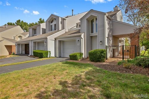 608 Highview Circle Dr, Ballwin, MO, 63021-7803 | Card Image