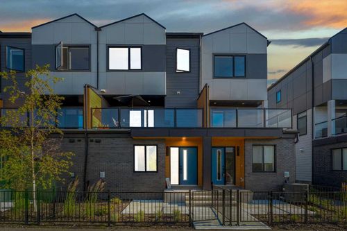 8523 19 Ave Se, Calgary, AB, T2A7W8 | Card Image
